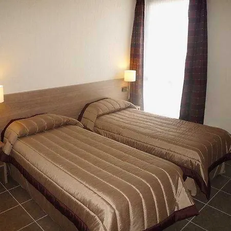Sejours & Affaires 2* Маноск